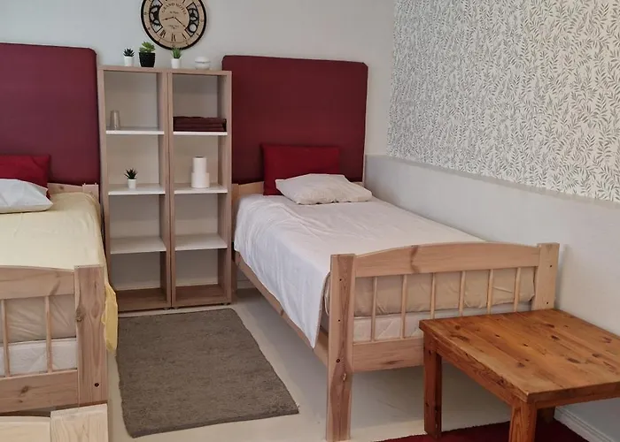 Freedom65 And Caravan Хостел