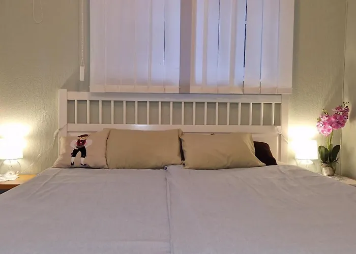 Freedom65 And Caravan Хостел