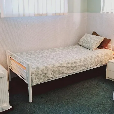 Freedom65 And Caravan Hostel *