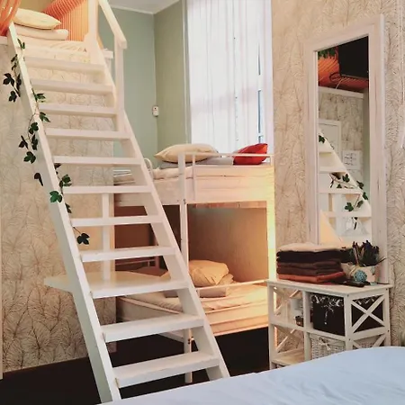 Hostel Freedom65 And Caravan